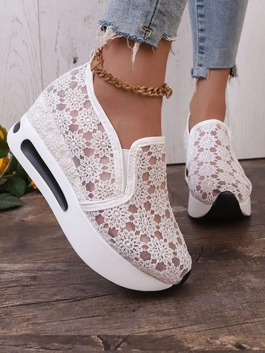 Aéra | Baskets en Dentelle Florale à Velcro