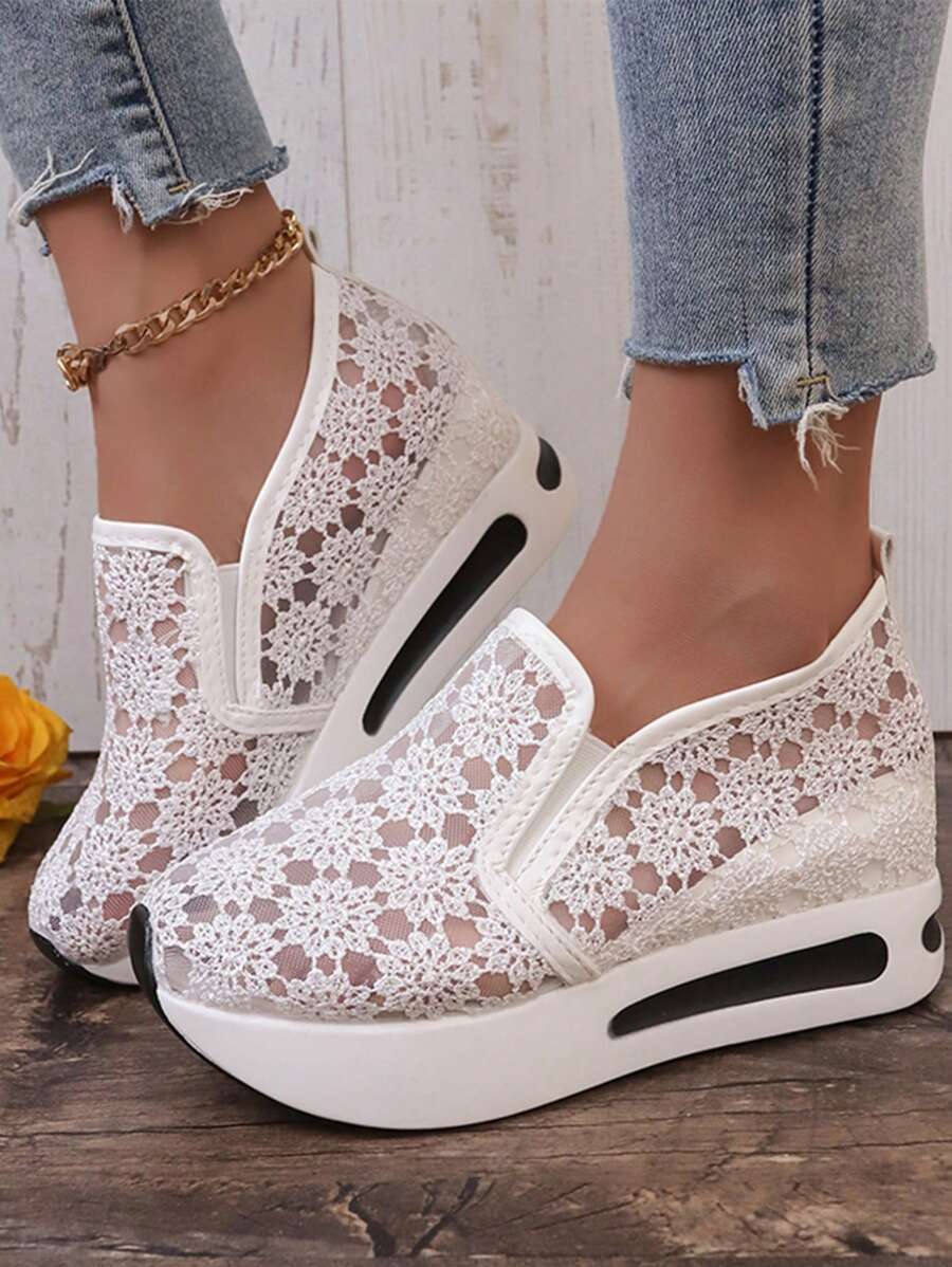 Aéra | Baskets en Dentelle Florale à Velcro