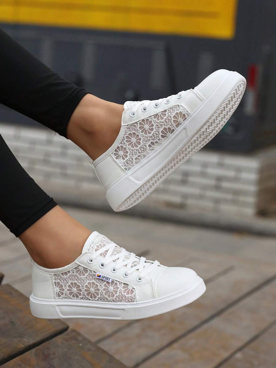 Lace - Baskets en Dentelle Florale à Lacets