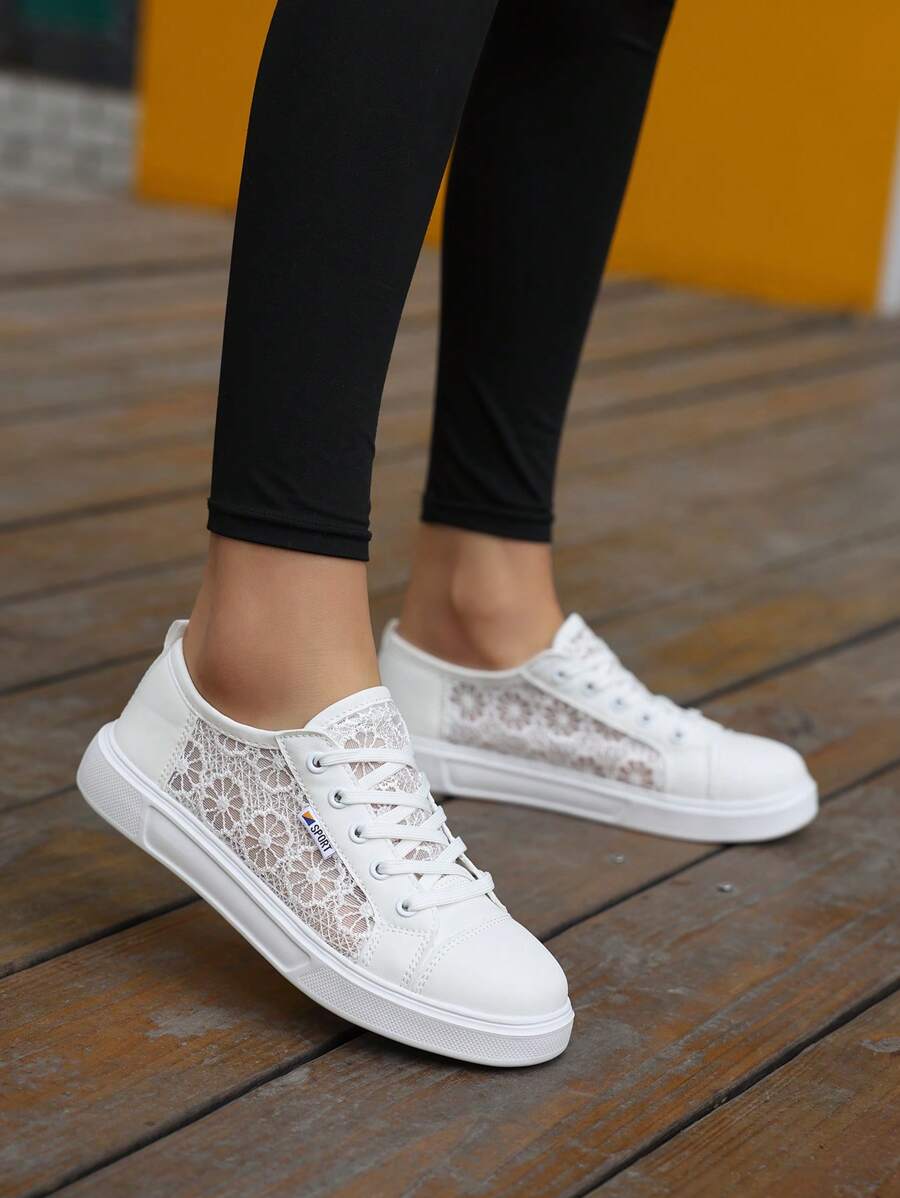 Lace - Baskets en Dentelle Florale à Lacets