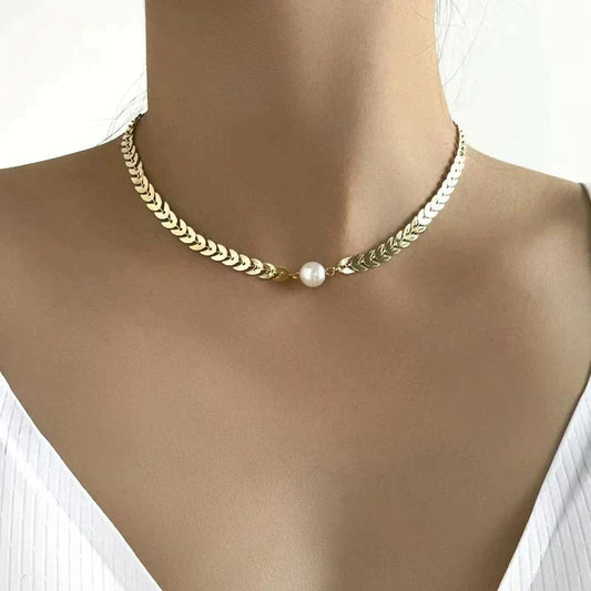 Collar griego con perla en oro